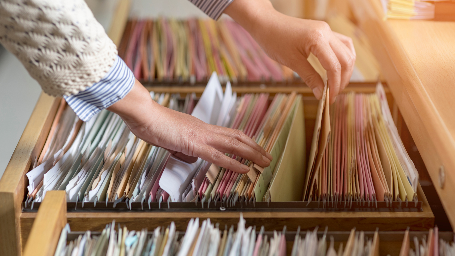 Arranging documents in a drawer 