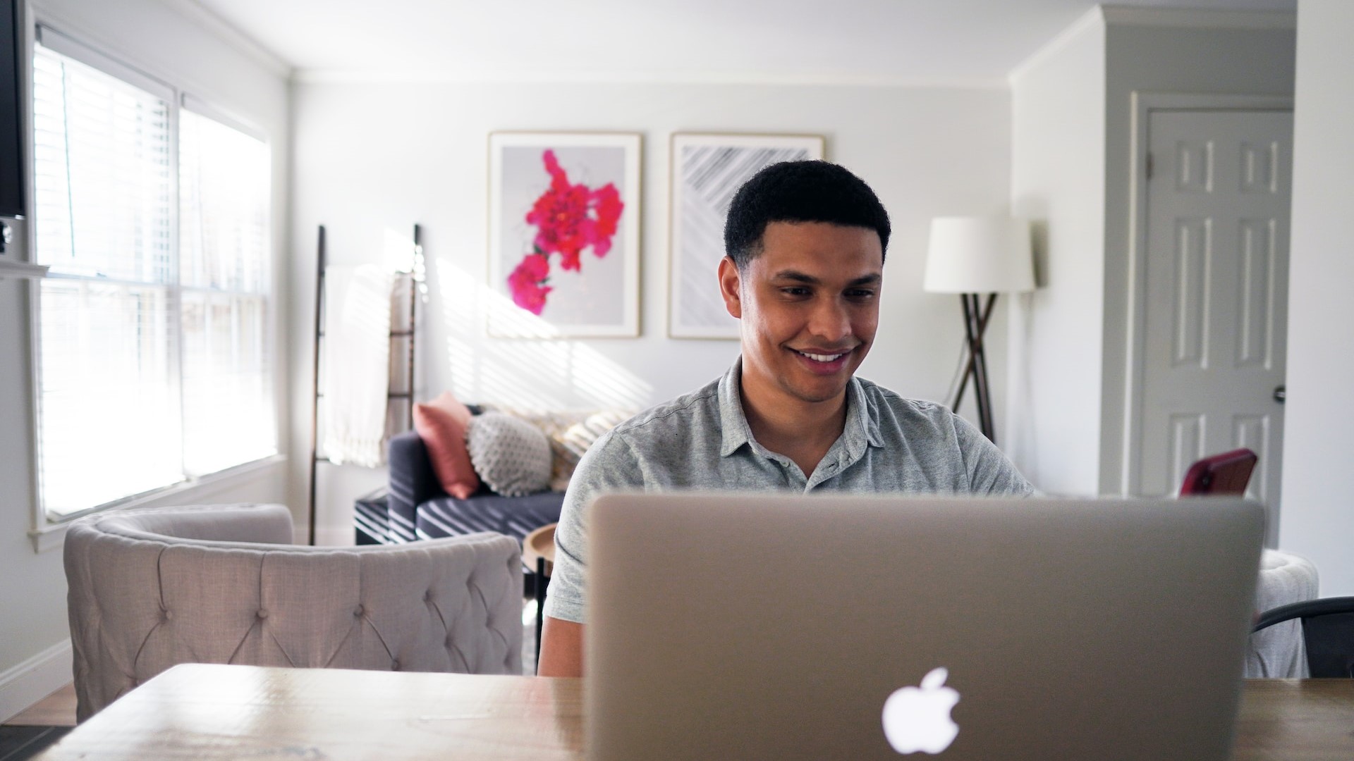 guy looking for a mortgage broker