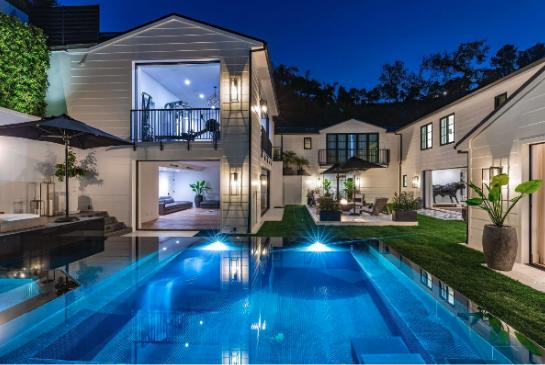 Source - US Weekly. Image of Rihanna’s custom pool